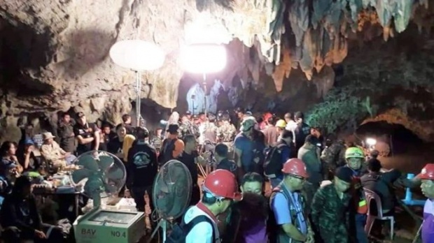 จีนส่งผู้เชี่ยวชาญด้านกู้ภัยในถ้ำ พร้อมหุ่นยนต์ใต้น้ำ มายังประเทศไทย เพื่อช่วย 13 ชีวิตติดถ้ำ