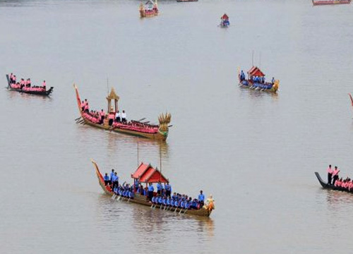 ทัพเรือซ้อมย่อยกระบวนเรือพระราชพิธีครั้งที่6