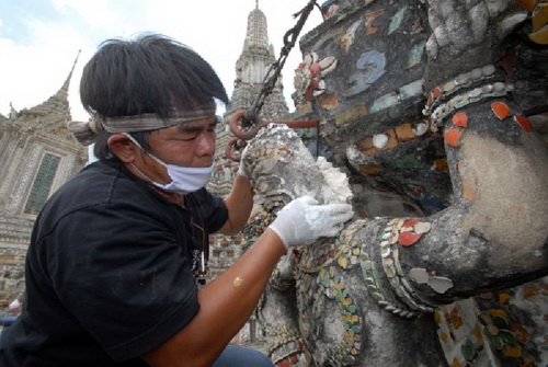 กรมศิลป์เร่งบูรณะ เศียรยักษ์ วัดอรุณฯ คาด 2 วันเสร็จ