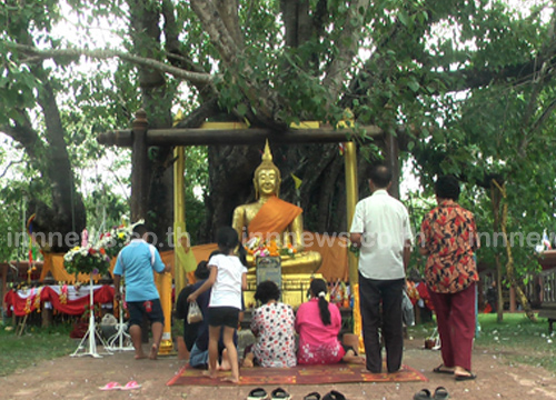 ชาวพุทธแห่นมัสการต้นพระศรีมหาโพธิ์