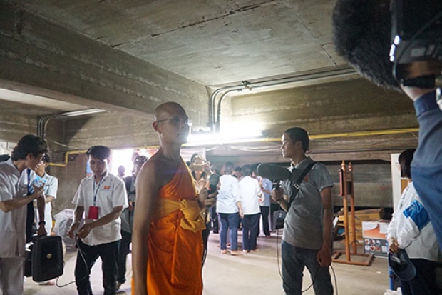 ธรรมกาย พาชมห้องลับใต้ดิน พิสูจน์กระแสข่าวซ่องสุมอาวุธ(ชมภาพ) 