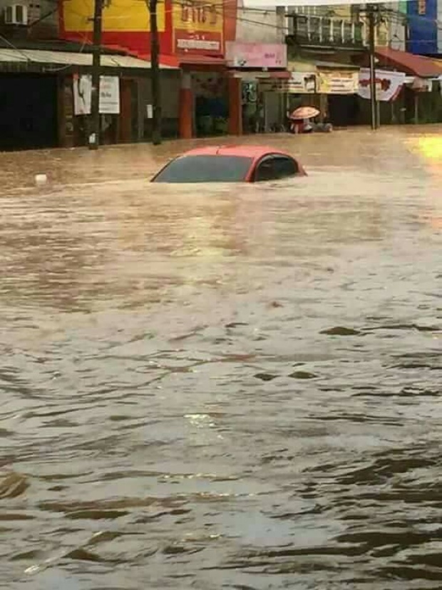น้ำท่วมทุ่งสง บ้านเมืองกลายเป็นเมืองบาดาล!! (มีคลิป)