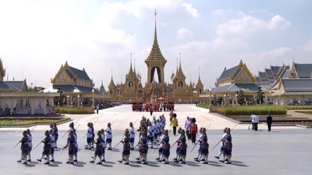 เคลื่อนขบวนพระบรมราชอิสริยยศ เชิญพระโกศพระบรมอัฐิเข้าสู่พระบรมมหาราชวัง