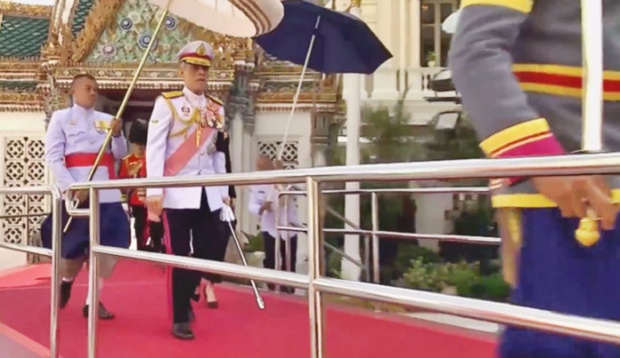 ในหลวงเสด็จพระราชพิธี ณ พระที่นั่งจักรีมหาปราสาท