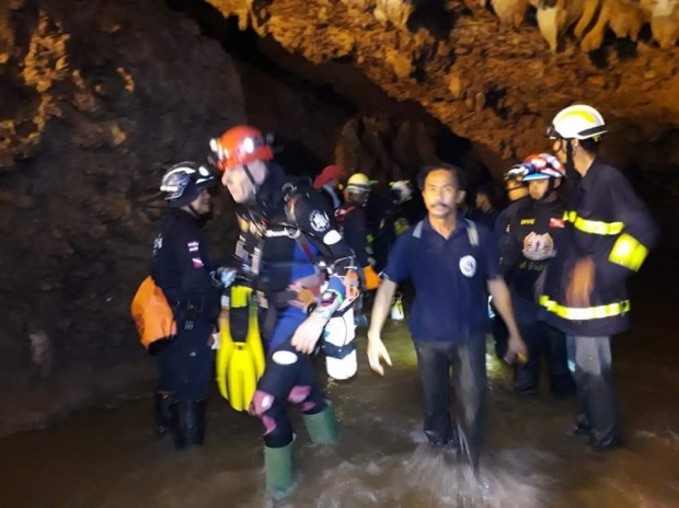 เปิดภาพล่าสุด!! จากในถ้ำหลวง ทีมดำน้ำระดับโลกอังกฤษ ลุยดำน้ำ 2 ชม. (มีคลิป)