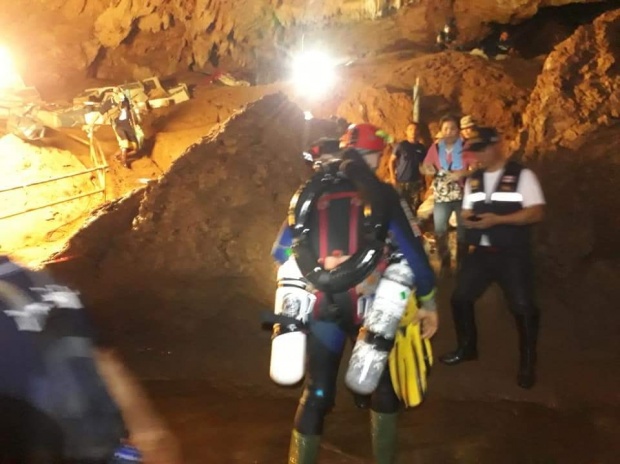 เปิดภาพล่าสุด!! จากในถ้ำหลวง ทีมดำน้ำระดับโลกอังกฤษ ลุยดำน้ำ 2 ชม. (มีคลิป)