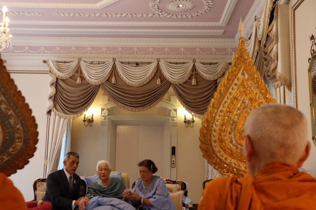 พสกนิกรสุดปีติ! พระราชินี ในร.9 ทรงบำเพ็ญพระราชกุศลวันเฉลิมฯ 2561