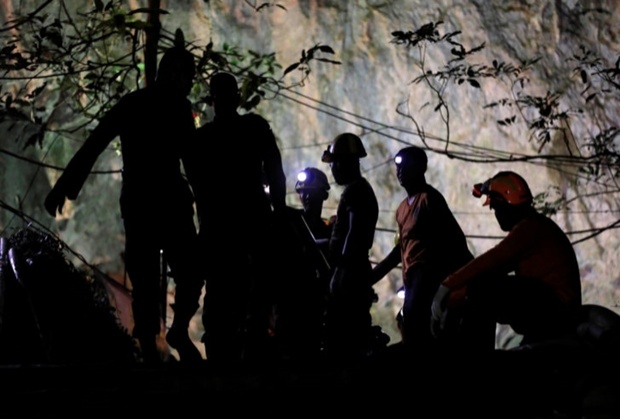 2 นักดำน้ำผู้ดีเผย ได้ช่วย 4 คนไทยติดถ้ำหลวง ก่อนพบ 13 หมูป่า