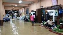 น้ำท่วมทุ่งสง บ้านเมืองกลายเป็นเมืองบาดาล!! (มีคลิป)