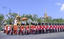 เคลื่อนขบวนพระบรมราชอิสริยยศ เชิญพระโกศพระบรมอัฐิเข้าสู่พระบรมมหาราชวัง