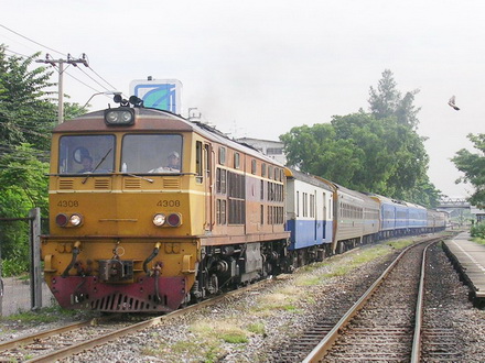 ขยายรถเมล์-รถไฟฟรี ส่วนคนใช้ ดีเซล อ่วมหนัก