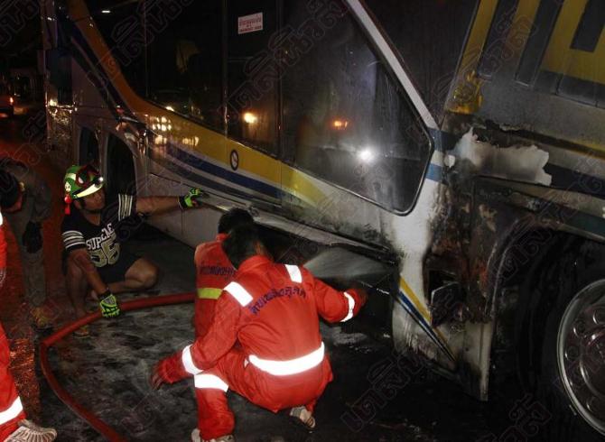 ไฟไหม้สายไฟรถทัวร์ผู้โดยสารหนีตายชุลมุน 