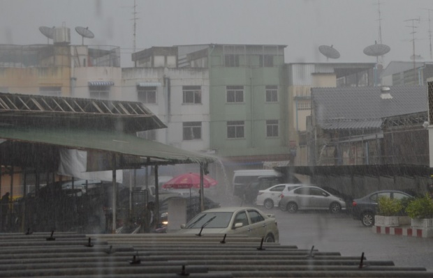 ฝนตกแล้ว!! เพชรบูรณ์ชุ่มฉ่ำ หลังชาวบ้านตั้งหุ่นเสพสังวาสขอ!!