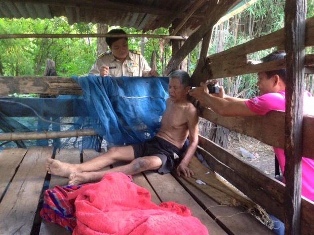 สุดสลดรับวันพ่อ!!พ่อตาบอดถูกขังในคอก ด้วยเหตุผลทีทำน้ำตาไหล