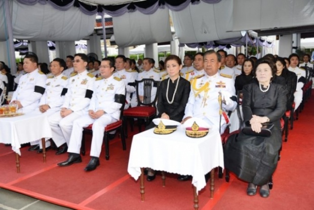 สมเด็จพระเทพฯ ทรงบำเพ็ญพระราชกุศลถวายภัตตาหารเช้า แด่พระภิกษุสงฆ์