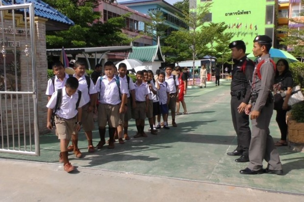 พ่อแม่ต้องระวัง!! เตือนภัยคนแปลกหน้าทำทีตีสนิทลูกในรร. ก่อนลักพาตัว ล่าสุดเกิดเหตุแล้ว!