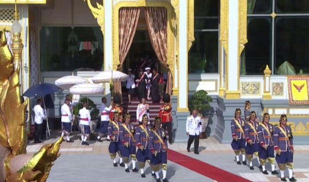 สุดตื้นตัน!! สมเด็จพระเทพฯ คอยประคองเจ้าฟ้าหญิงจุฬาภรณ์ “ในหลวง” ทรงคอยห่วงไม่ห่าง