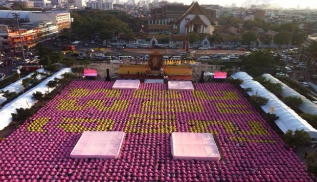 ขรก.- ลูกจ้าง กทม. 4 พันคนซ้อมกราบถวายพระพรแปลอักษรทรงพระเจริญ