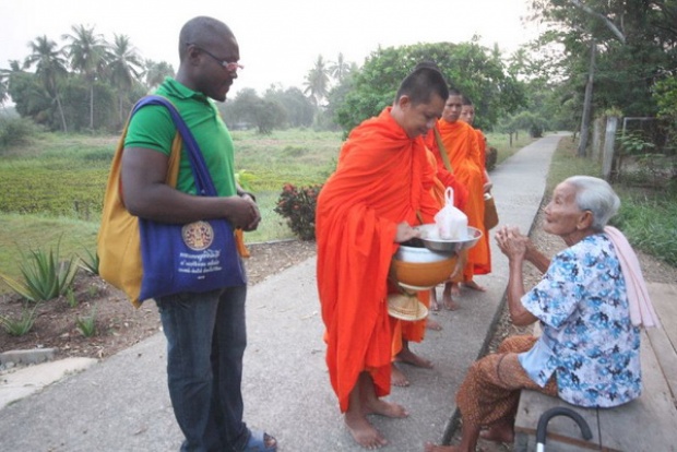 ฮือฮาลูกศิษย์วัดผิวสีที่อยุธยา