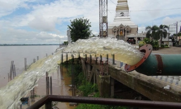 หนองคายเร่งสูบน้ำออกตลอดวัน หลังเจอฝน-น้ำป่าใกล้ขั้นวิกฤต