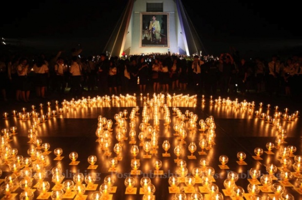 ชาวมหิดล ร่วมจุดเทียนแสดงความอาลัยแด่รัชกาลที่ 9