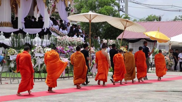 เศร้า!! ฌาปนกิจศพ “น้องหวาย” นศ. ตกบ่อบำบัดน้ำเสียซีพีเอฟ