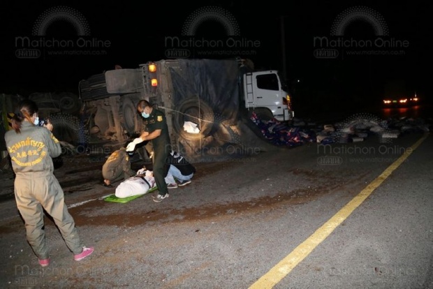 สุดเศร้า พลเมืองดีลงไปช่วยรถเกิดอุบัติเหตุ โดนชนซ้ำดับคาที่