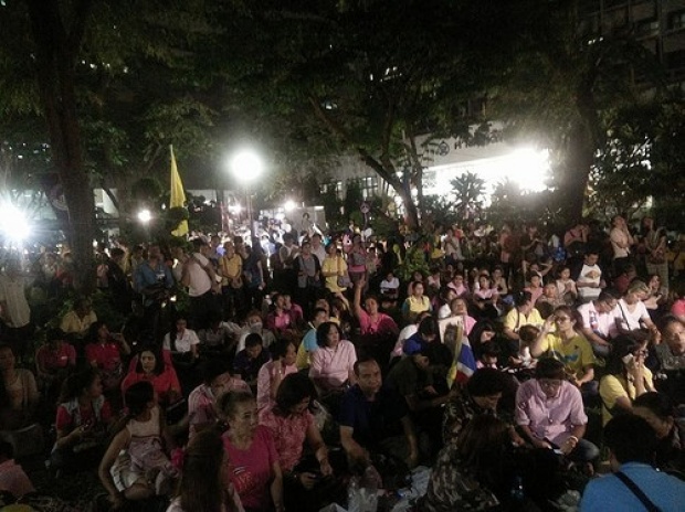 บรรยากาศโศกเศร้าที่ รพ.ศิริราช หลังแถลงสำนักพระราชวัง