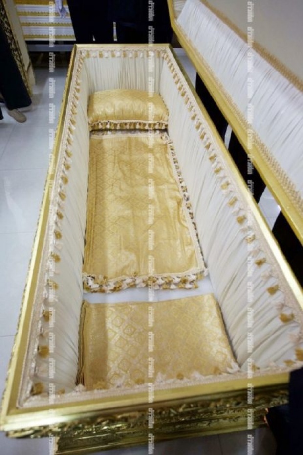 “หีบพระบรมศพ” ใช้ไม้สักทองอายุกว่า 100 ปี ปิดทองแท้ทั้งใบ