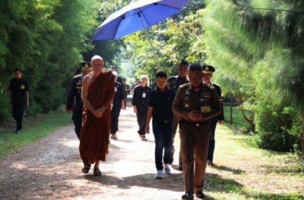 ‘องค์ที’ เสด็จบำเพ็ญพระกุศล สถานปฏิบัติธรรมบ้านไร่ทอสี สนทนาธรรมกับพระอาจารย์ฌอน