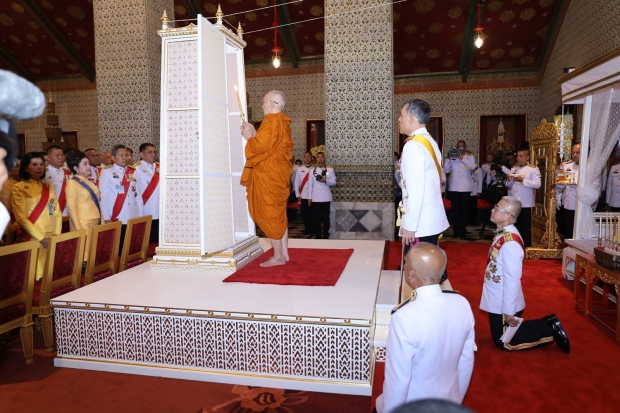 สมเด็จพระเจ้าอยู่หัว พระราชินี เสด็จฯในการพระราชพิธีบรมราชาภิเษก