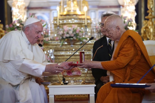 ประชาชนปลื้มปีติ ภาพประวัติศาสตร์ พระสันตะปาปา ทรงพบ พระสังฆราช