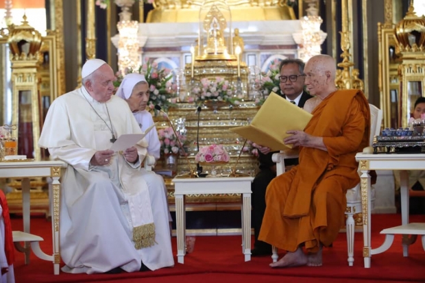 ประชาชนปลื้มปีติ ภาพประวัติศาสตร์ พระสันตะปาปา ทรงพบ พระสังฆราช