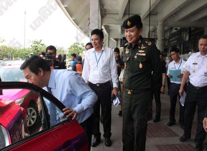 ทหารประชุมบขส.จัดระเบียบแท็กซี่ขนส่งหมอชิต 