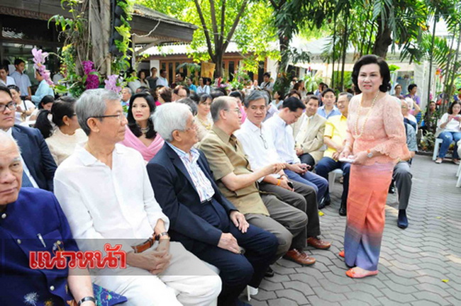 บี พุทธิพงษ์แกนนำกปปส. เข้าพิธีปลงผม อุปสมบท