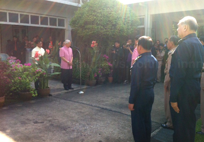 พล.อ.เปรมขอบคุณทหารรดน้ำสงกรานต์ขอพระสยามปกป้อง