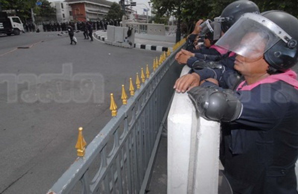 ‘ปู’ห่วงตร.ดูแลม็อบ สั่งข้าวเหนียวไก่-หมูย่างเลี้ยง4,800นายเสาร์นี้ ย้ำอดทนห้ามทำร้ายปชช.