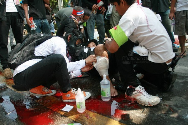 ประมวลภาพเหตุความวุ่นวาย ตร.ยิงแก๊สน้ำตาใส่กลุ่มผู้ชุมนุม ที่สะพานชมัยมรุเชฐ