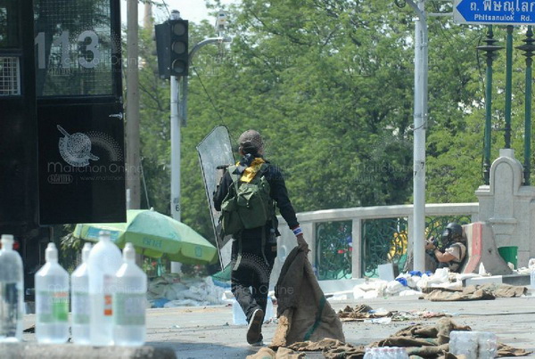 ประมวลภาพเหตุความวุ่นวาย ตร.ยิงแก๊สน้ำตาใส่กลุ่มผู้ชุมนุม ที่สะพานชมัยมรุเชฐ