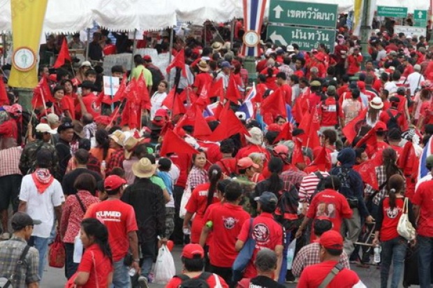 ประมวลภาพบรรยากาศชุมนุมเสื้อแดง-ถนนอักษะ