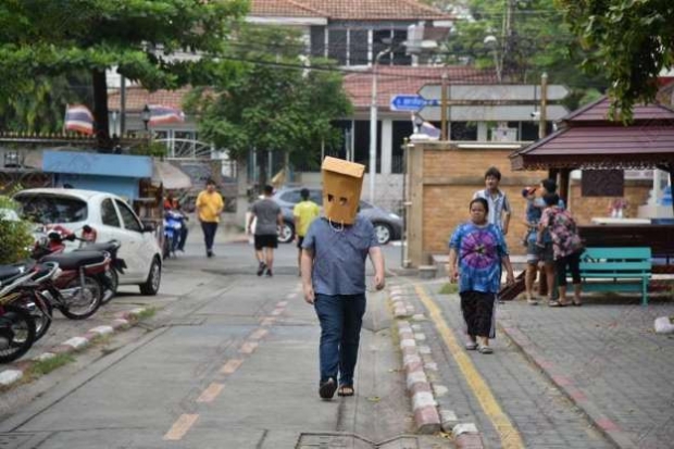 ควรมั๊ย! เพนกวิน แนวร่วมกลุ่มคนอยากเลือกตั้ง เอาถุงคลุมหัวใช้สิทธิ 