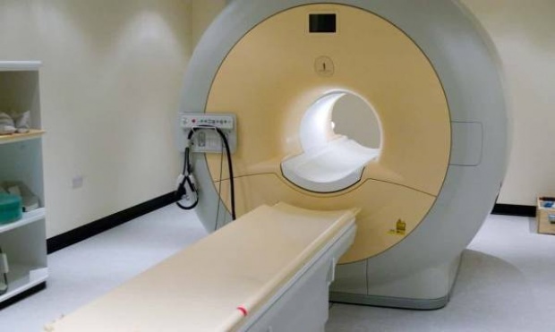 หนุ่มไปเยี่ยมญาติที่ รพ. ถูกวานให้แบกถังออกซิเจน เข้าไปในห้องทำ MRI สุดท้าย?