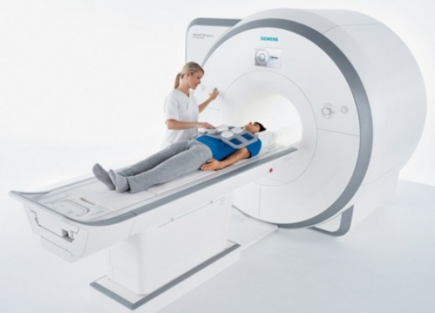 หนุ่มไปเยี่ยมญาติที่ รพ. ถูกวานให้แบกถังออกซิเจน เข้าไปในห้องทำ MRI สุดท้าย?