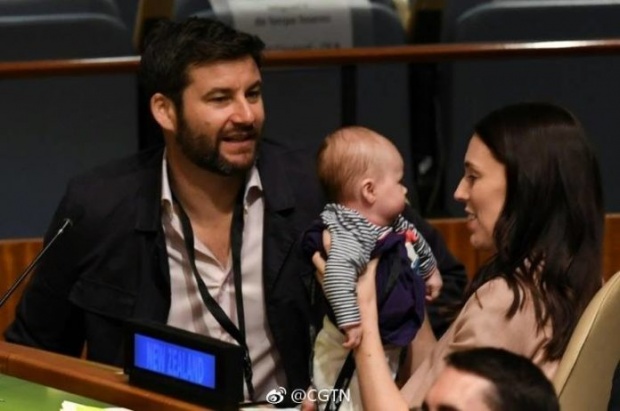 นายกหญิงนิวซีแลนด์ อุ้มลูกทารก 3 เดือน เข้าร่วมการประชุมสมัชชาใหญ่ของสหประชาชาติ (มีคลิป)