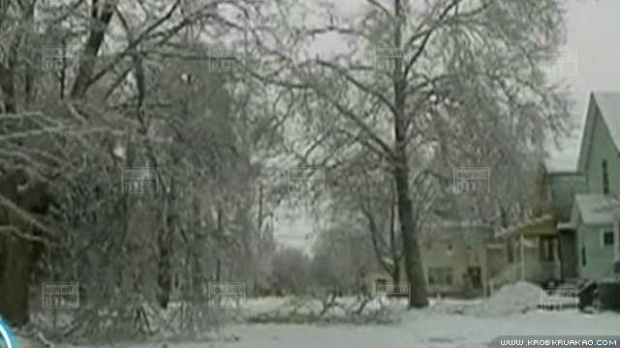 สหรัฐฯ-ไฟฟ้ายังดับหลังพายุน้ำแข็งพัดถล่ม