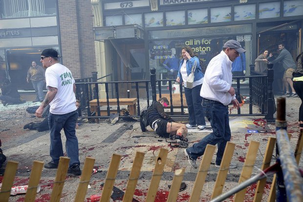 ประมวลภาพเหตุระเบิด ถล่มมาราธอนบอสตัน 