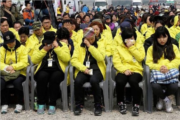 ผู้นำเกาหลีใต้ ยังคงส่งทีมกู้ซากเซวอล หวังเจอร่างที่ยังสูญหาย