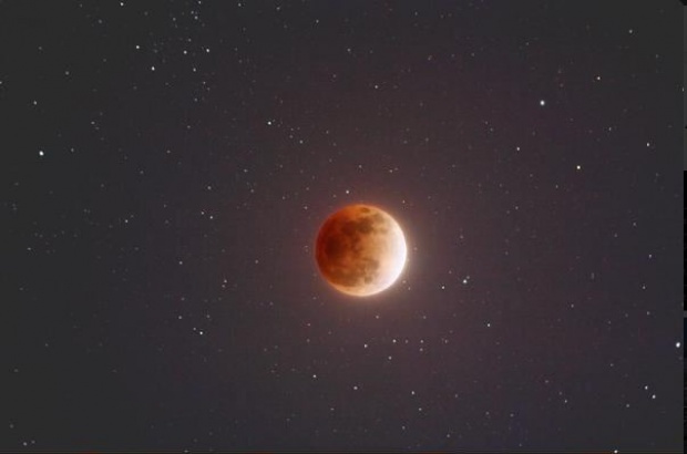 รวมภาพพระจันทร์สวย ๆ จากทุกมุมโลก กับปรากฏการณ์ Super Blood Moon