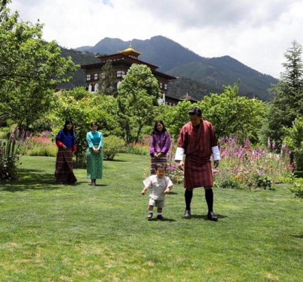 ทรงน่ารัก! พระฉายาลักษณ์ใหม่ เจ้าชายน้อย แห่งภูฏาน