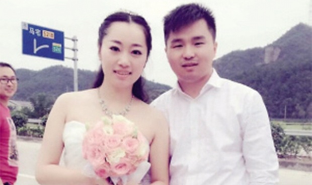 คู่รักจีนจัดงานแต่งผ่านคลื่นวิทยุหลังเจ้าสาวเจอรถติดมางานแต่งไม่ทัน!!